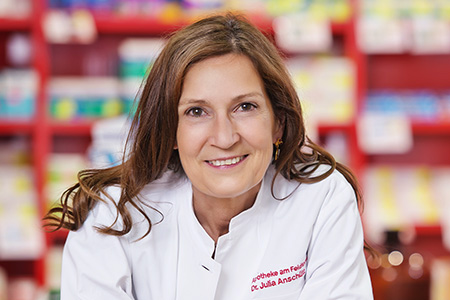 Dr. Julia Anschütz